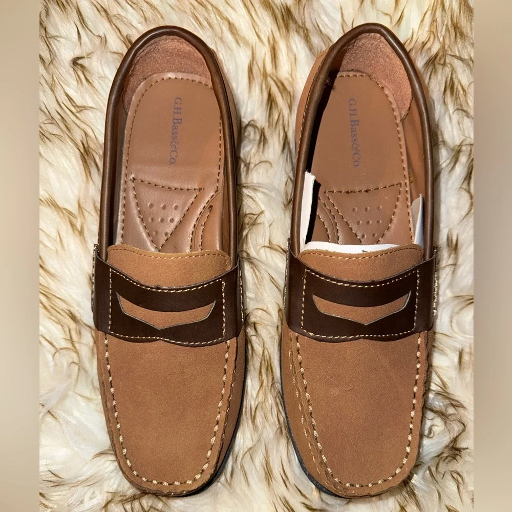 G.H. Bass & Co. Boys Tan and Brown Loafers NWOT
